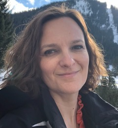 Professor Laura Ciobanu